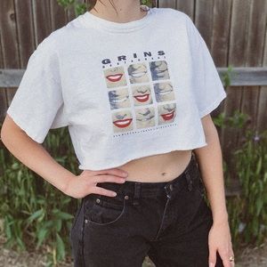 (SOLD) Dreamy Y2K Smile White Cropped Tee ✨